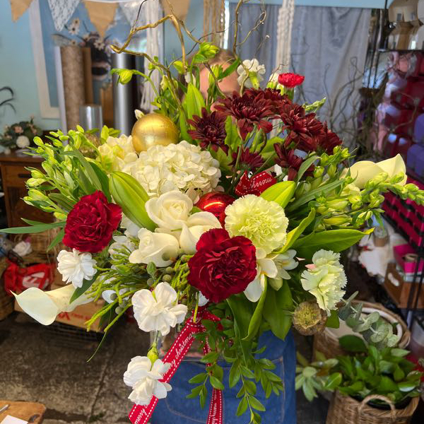 Seasonal bouquets from All For Love Flowers in Invercargill offering same-day delivery